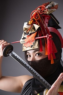 浜松市やらまいか大使スーパーモデル歌手ERIKOくノ一に扮して撮影②